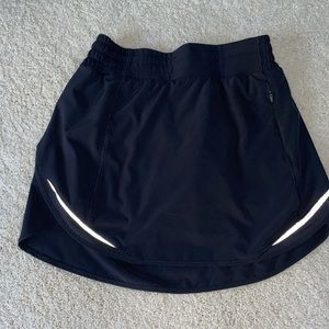 Lululemon Hotty Hot Skirt size 4